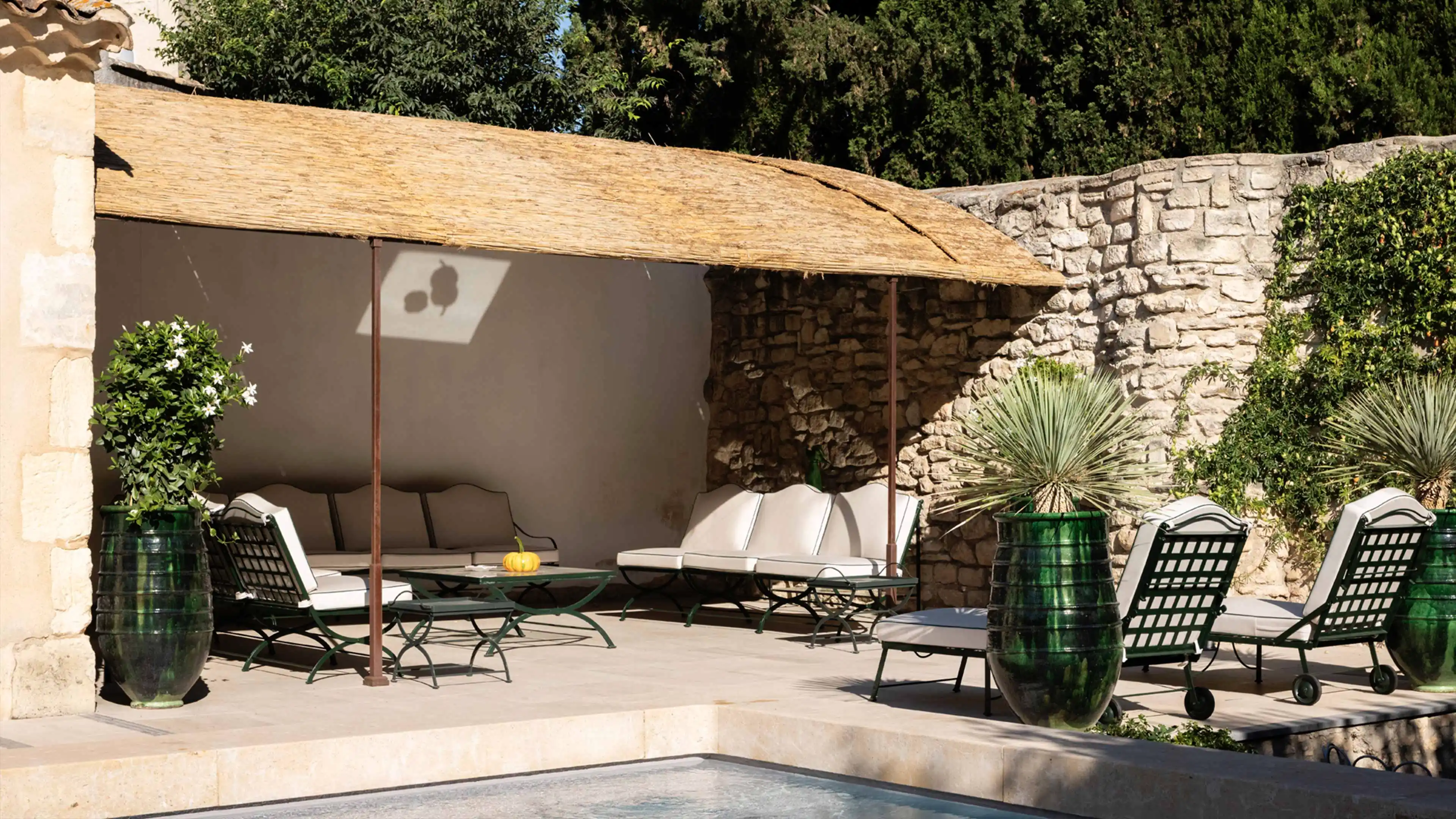 iconic-communication-herve-baume-mobilier-jardin.webp